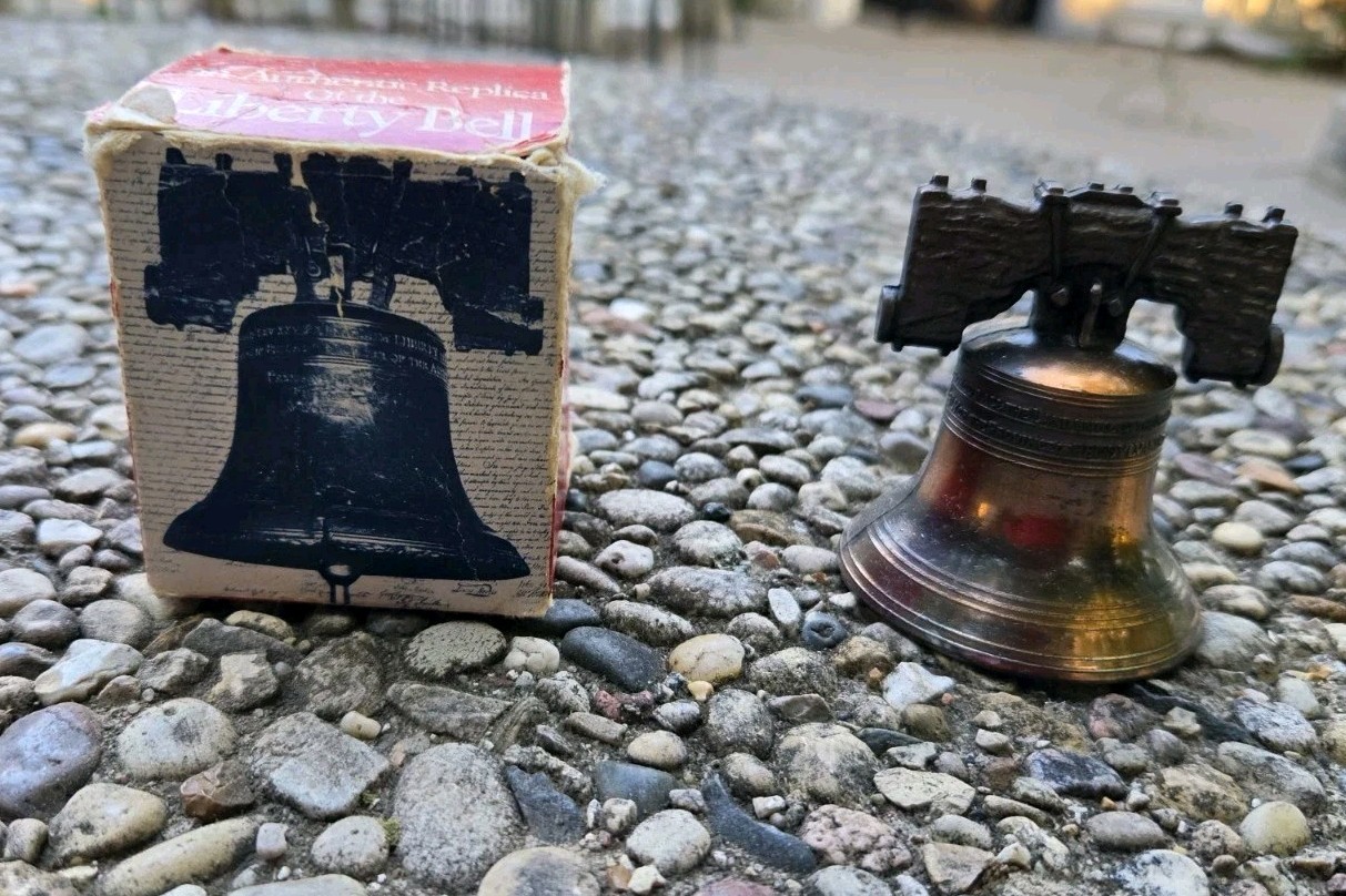 Authentic Replica of the Liberty Bell Vintage 1975 Historical Souvenir Co VTG70s