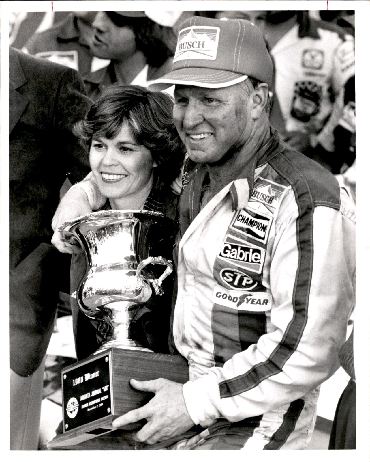 LG17 1980 Orig Joe Maher Photo CALE YARBOROUGH & WIFE ATLANTA JOURNAL 500 TROPHY
