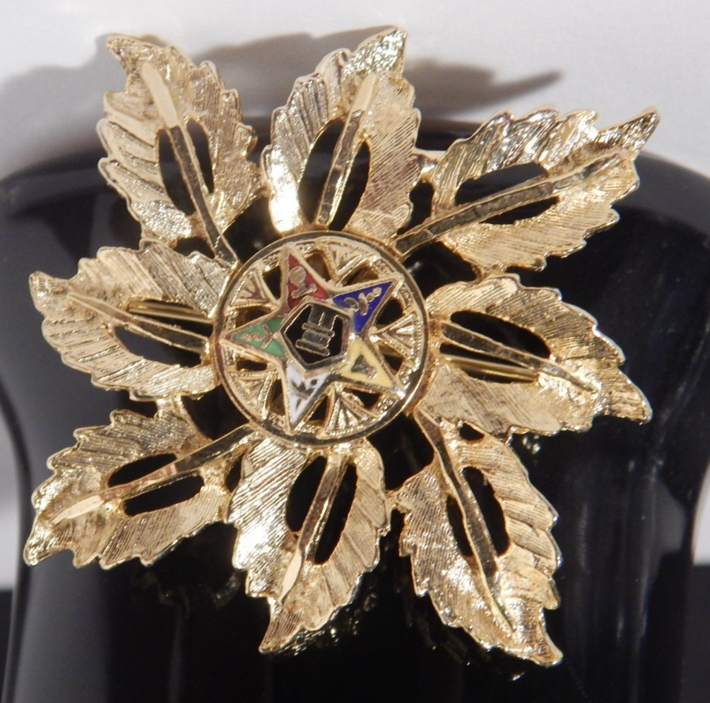 Vitg Order of Eastern Star Brooch Gold Tone Leaves Mason pin Enamel 2 1/4\