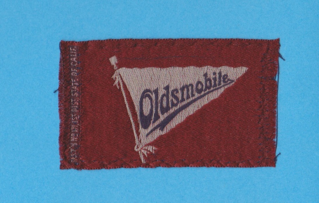 c1910 S100 Automobile Pennant Tobacco Silk - OLDSMOBILE