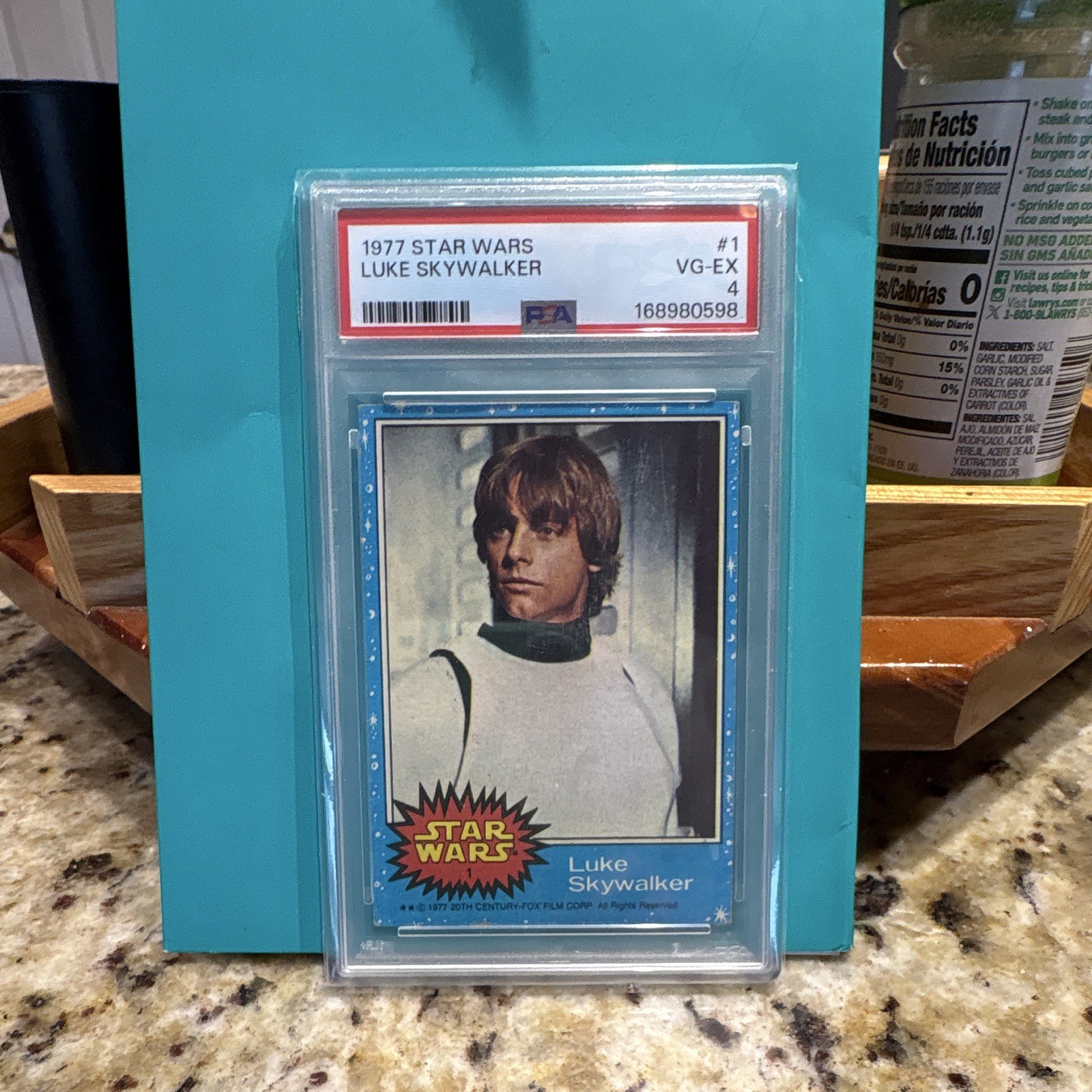 Topps 1977 Star Wars Base Set #1 Luke Skywalker Mark Hamill PSA 4 VG-EX
