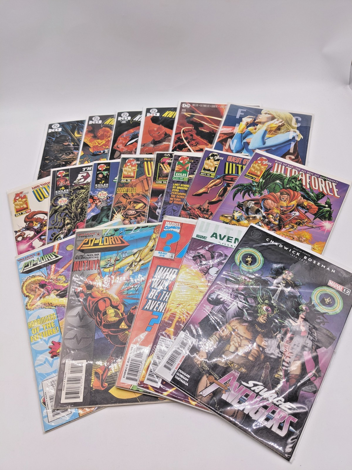 Set Of 19 Marvel Comics, DC Comics, Malibu Comics, Valiant Presents. Set Of 19 Marvel Comics, DC Comics, Malibu Comics, Valiant Presents.