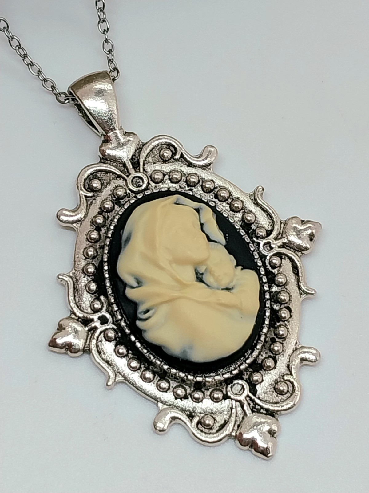 Religious Christian Mother Mary & Baby Jesus Cameo Pendant Necklace Silver