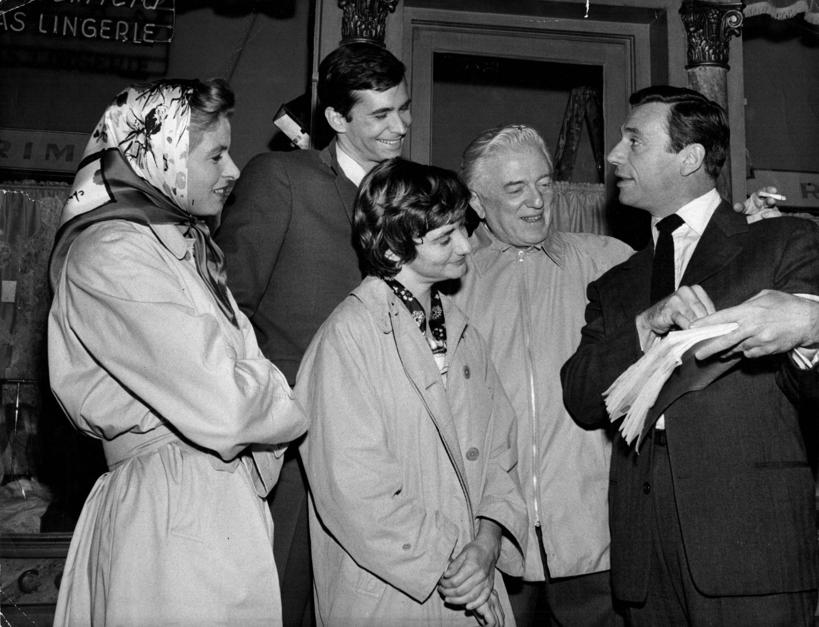 INGRID BERGMAN + YVES MONTAND ANTHONY PERKINS CANDID PORTRAIT DALMAS PHOTO MA80