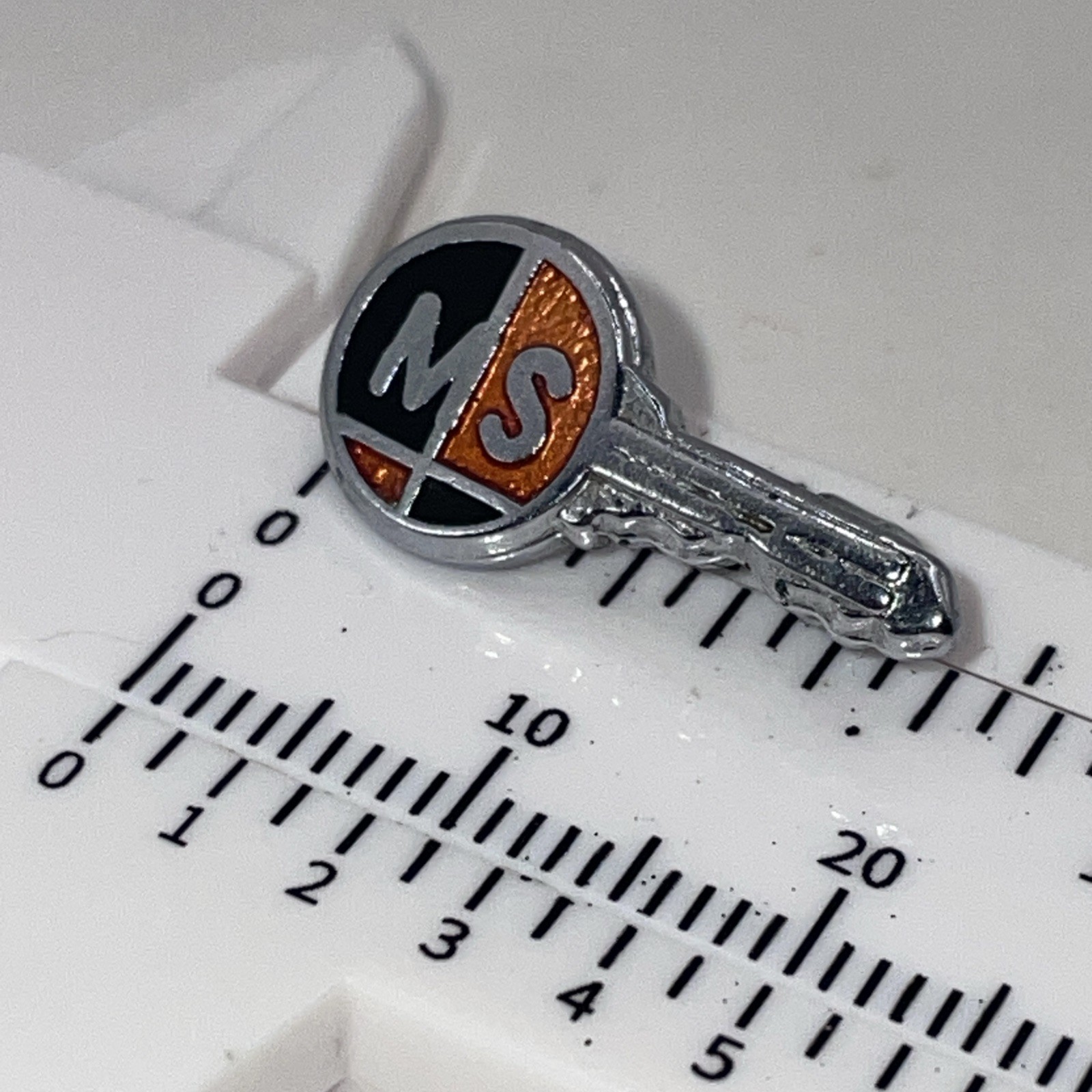 Vintage 1948-1954 Morris Six Series MS Enamel Key Shaped Pin Badge - C-Clasp