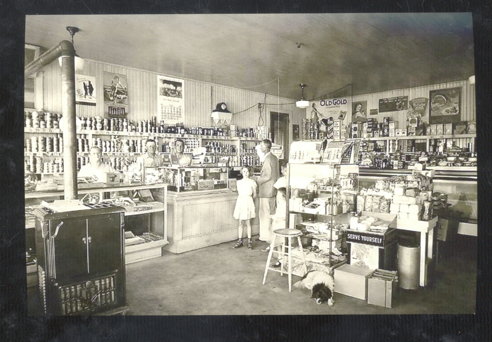 REAL PHOTO PLEASANTON TEXAS GROCERY STORE INTERIOR POSTCARD COPY