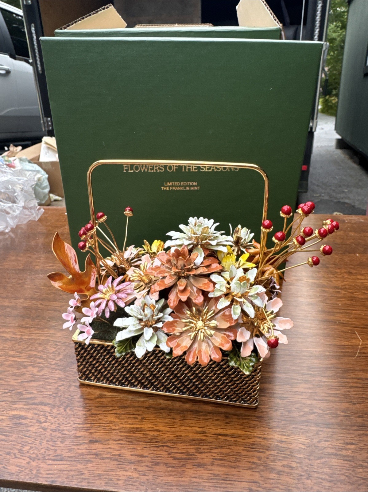 Gloria Vanderbilt Flowers of the Season Fall Bouquet Metal & Enamel Basket 1977