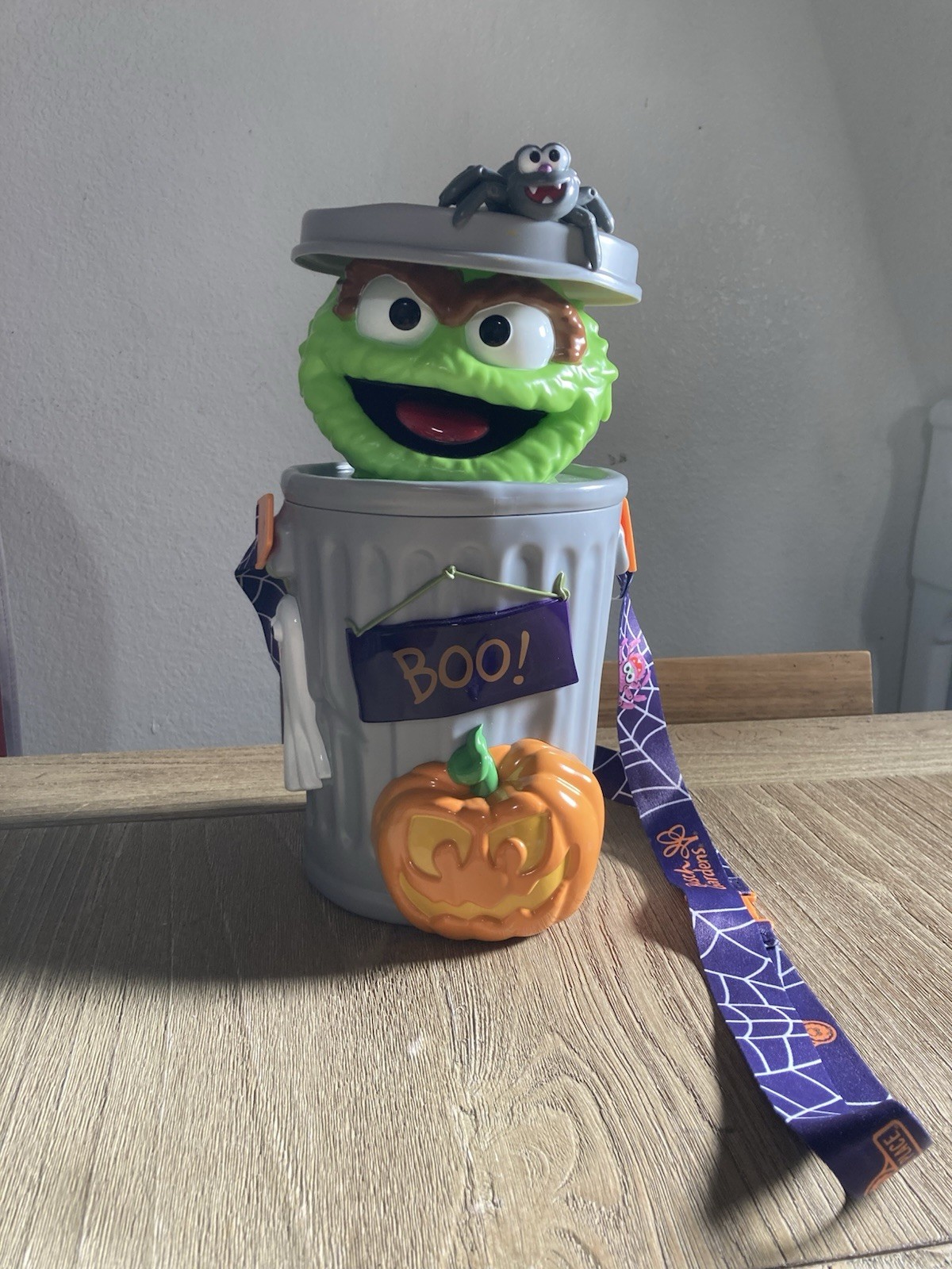 2024 Seaworld Halloween Spooktacular Oscar the Grouch Popcorn Bucket Used