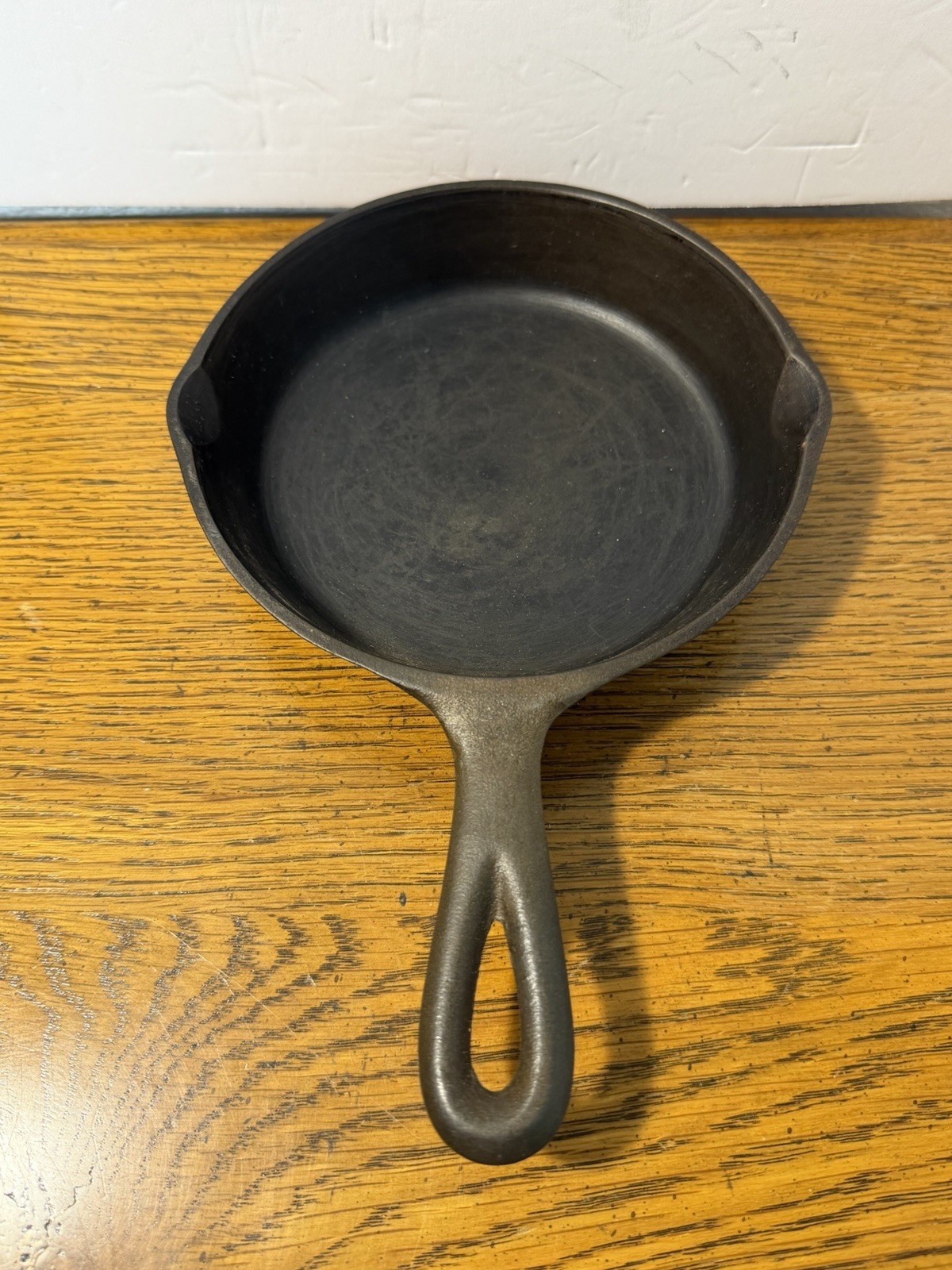 Vintage Unmarked Lodge 3 Notch Cast Iron Skillet No 3 Heat Ring 1940s 1950s 6” Vintage Unmarked Lodge 3 Notch Cast Iron Skillet No 3 Heat Ring 1940s 1950s 6”