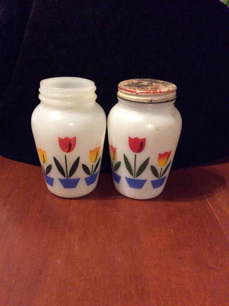 VTG  Fire King Anchor Hocking Tulips Salt And Pepper Shakers w/Original lids 50s