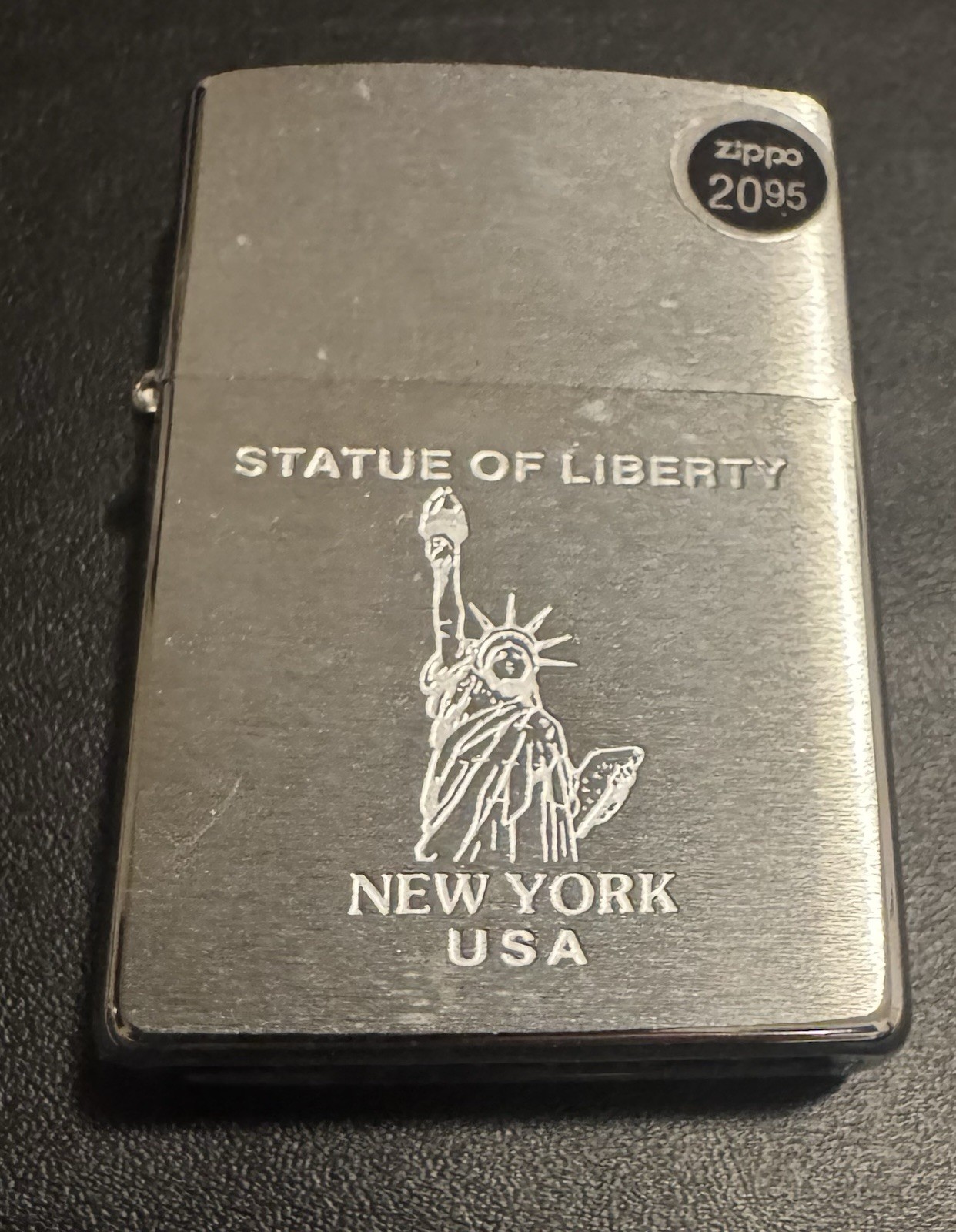 ZIPPO 1997 STATUE OF LIBERTY NEW YORK BRUSHED CHROME LIGHTER SEALED IN BOX