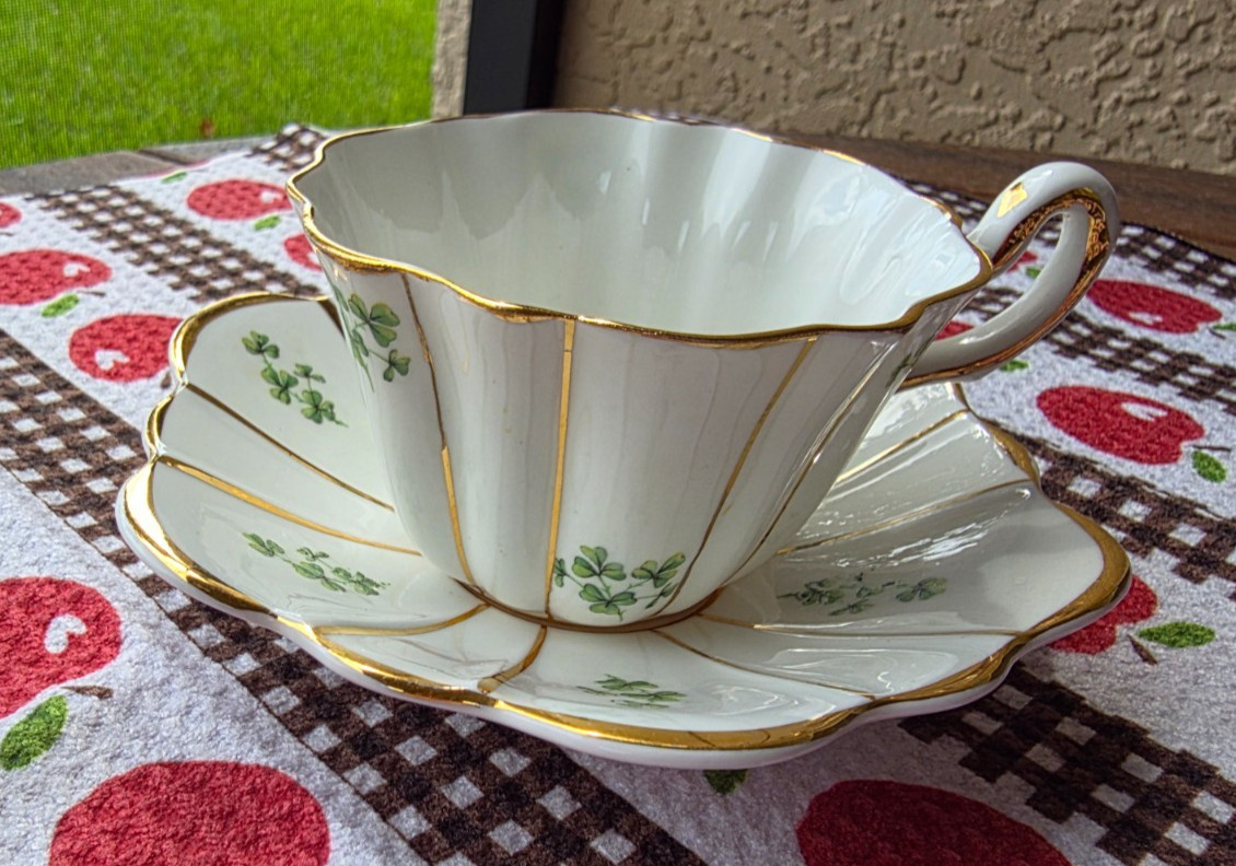 Royal Tara Ireland Shamrock Clover Fine Bone China Teacup & Saucer gold trim