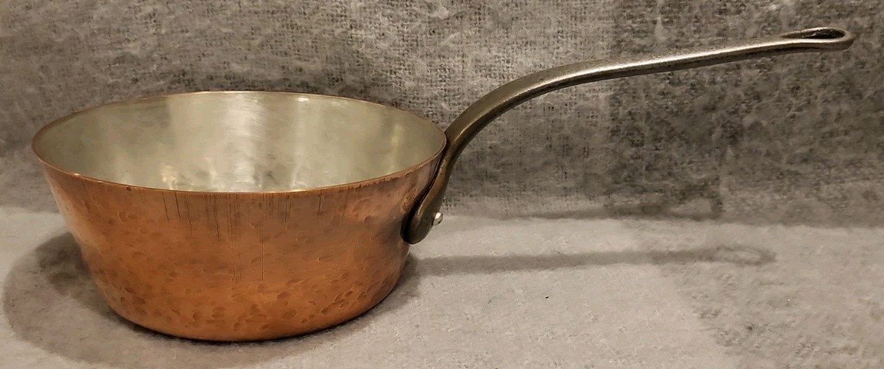 Vintage French Hammered COPPER SAUCEPAN Pot Pan TIN LINED Iron Handle 3.2 Qt