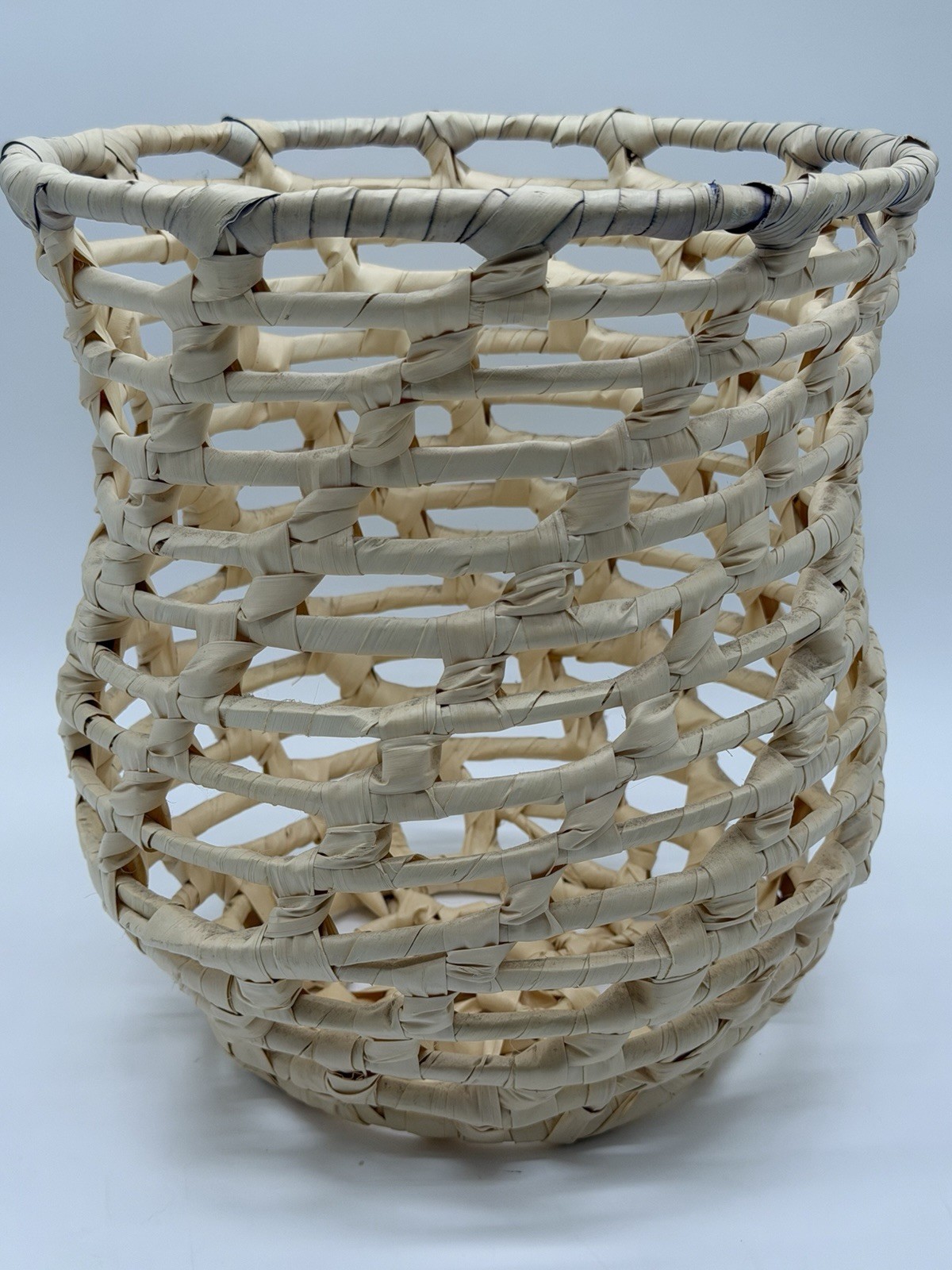 Natural Hand Woven Palm Reed Straw Open Grid Lattice Weave Basket Boho