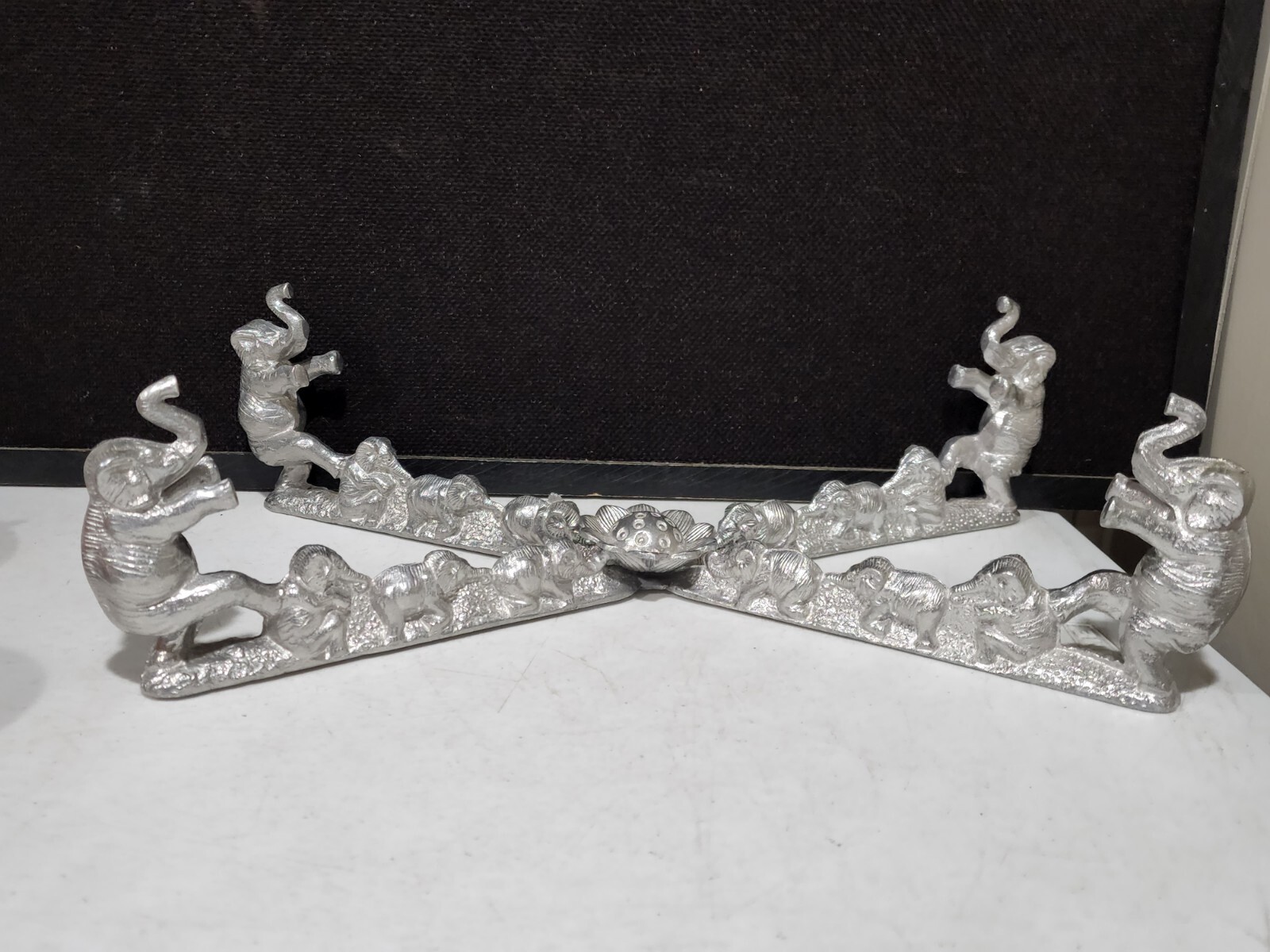 1994 VINTAGE ARTHUR COURT ALUMINUM ELEPHANT PLATTER/CASSEROLE HOLDER
