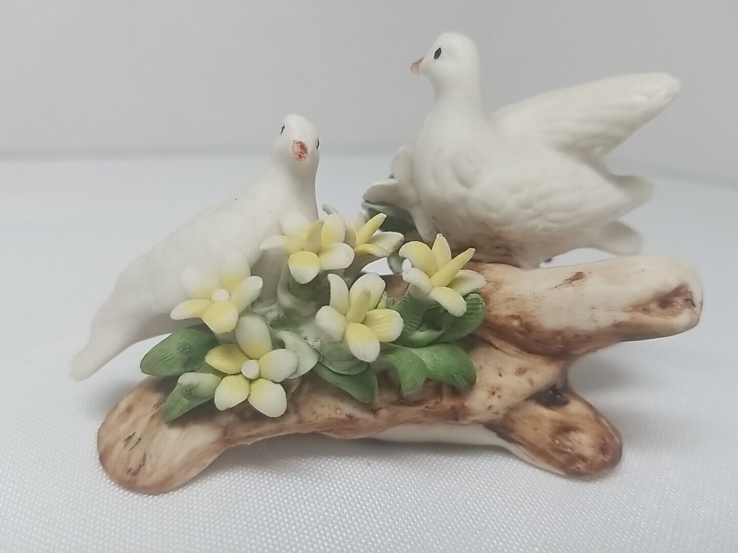VTG Capodimonte Miniature Dove Love Birds Purple/White Flower 3.5\