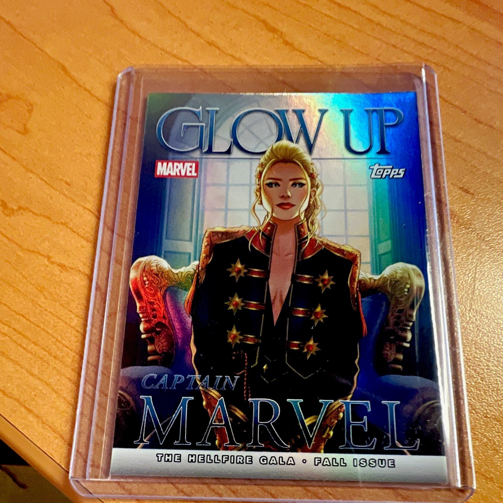 Topps Marvel Neon 2026 Captain Marvel GU-13 Glow Up Insert Non-Sport Card