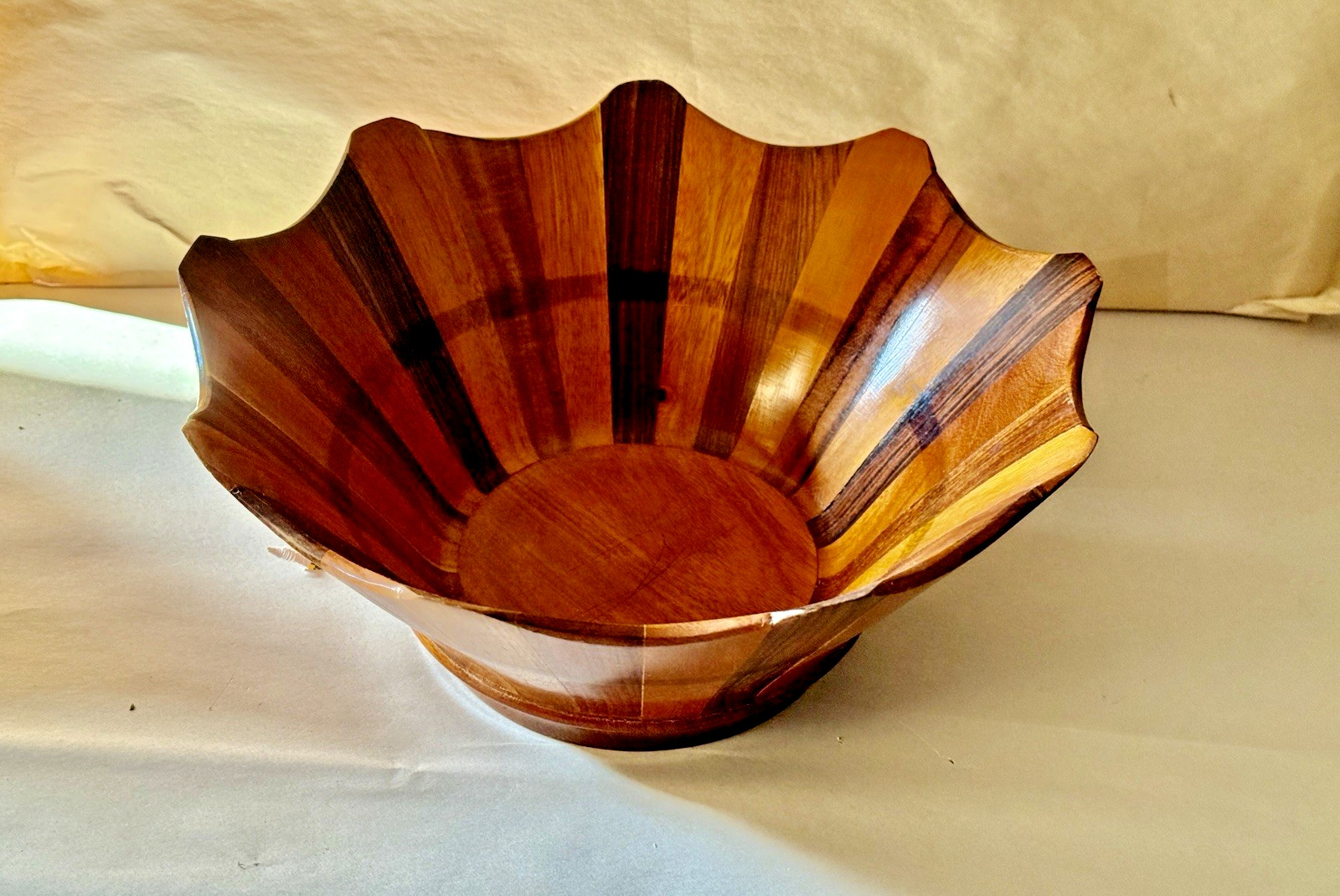 Vintage Artisan Crafted Banded Multi-Wood Mid Century Centerpiece Bowl, 10\ Vintage Artisan Crafted Banded Multi-Wood Mid Century Centerpiece Bowl, 10\