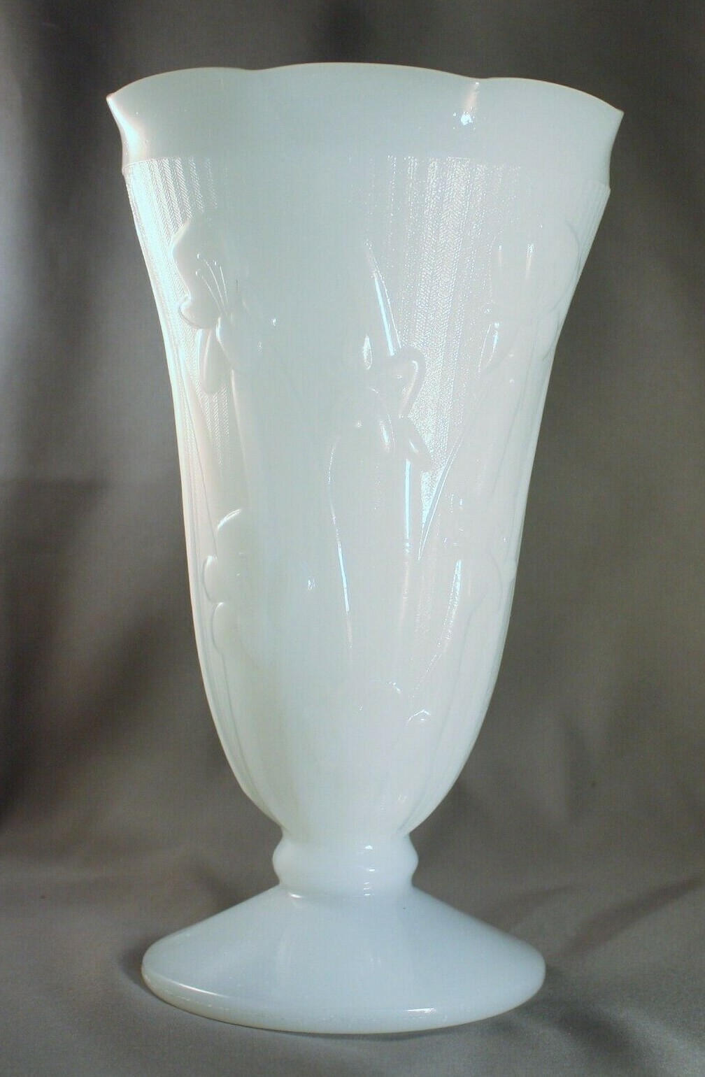 Vintage Milk Glass Vase Jeanette Iris & Herringbone Pattern EUC