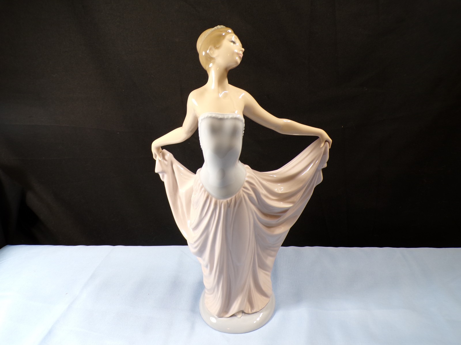 Lladro Porcelain Figurine #5050 The Dancer - Ballerina Dancer