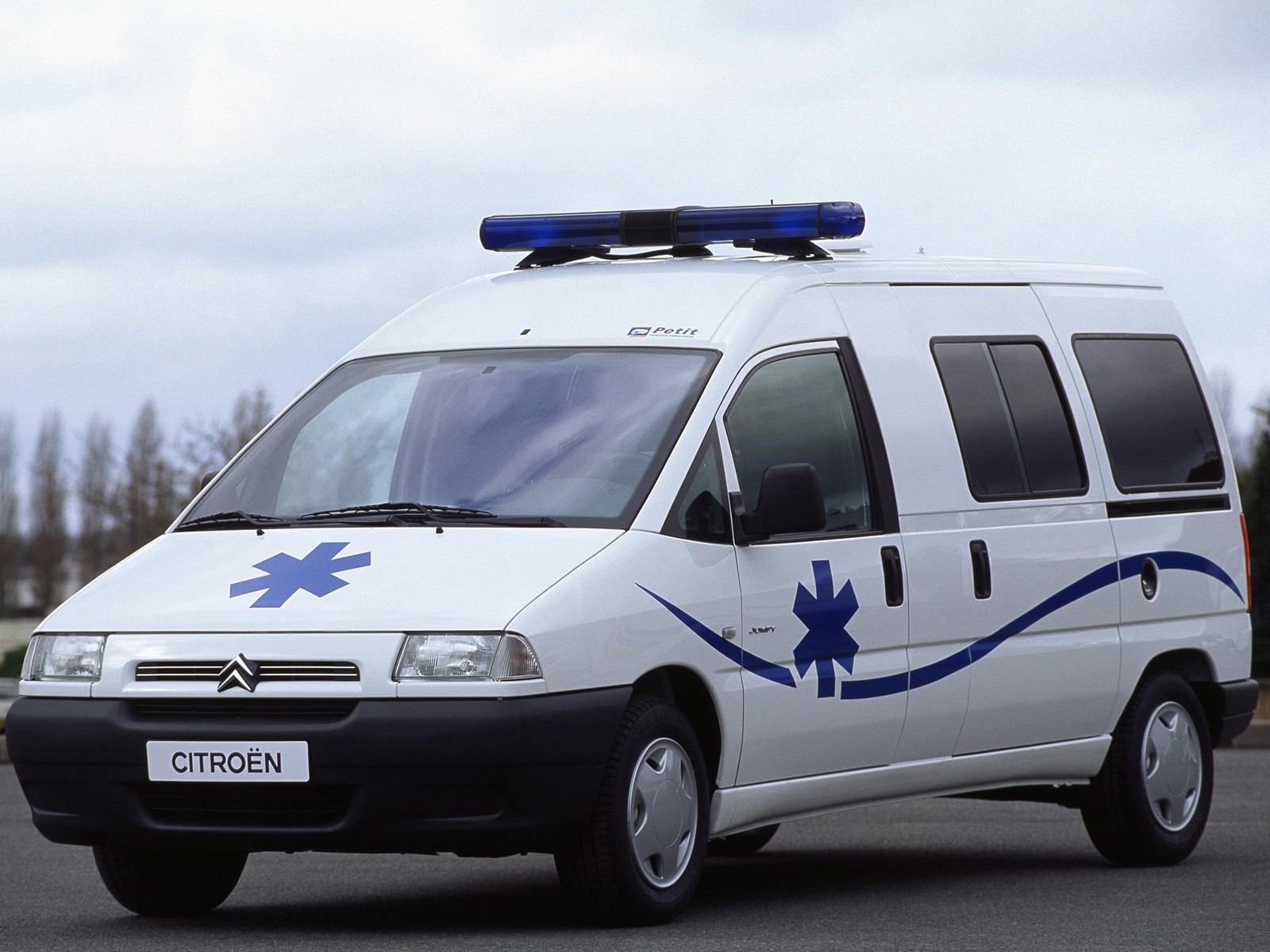 Cars 1995 citroen jumpy ambulance emergency Art Print Poster 11x17
