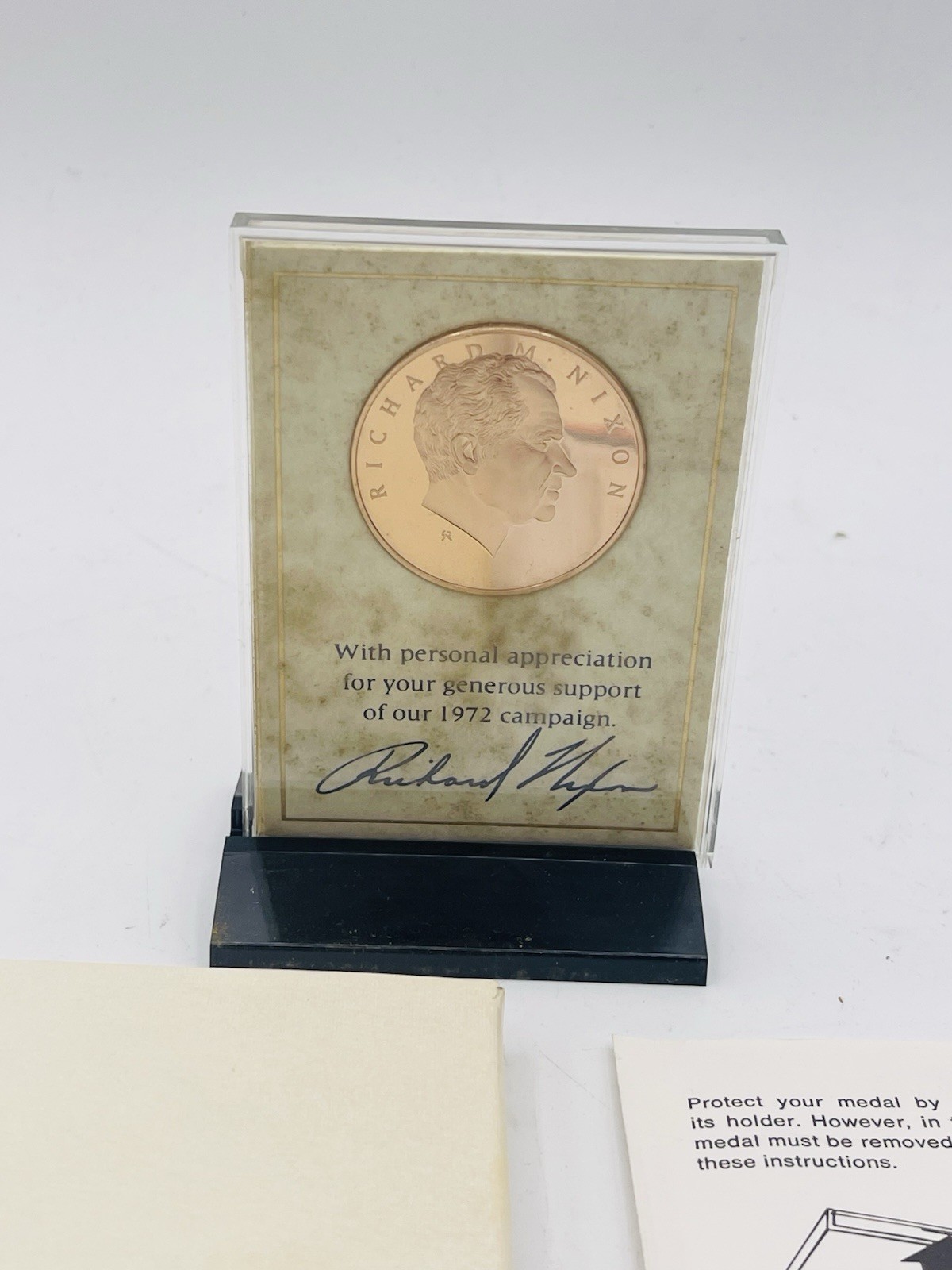 1972 RICHARD NIXON BRONZE COIN CAMPAIGN MEDAL FRANKLIN MINT IN BOX WITH STAND