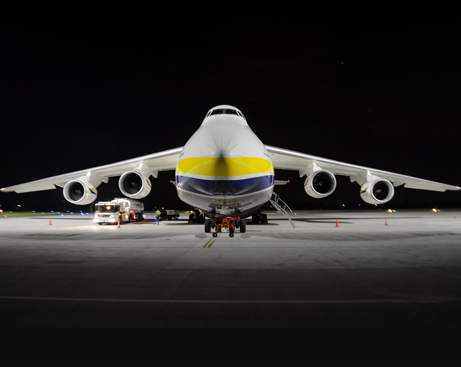RUSSIAN AIRLINER  Antonov AN-124-100M Dramatic PHOTO  (202-X)