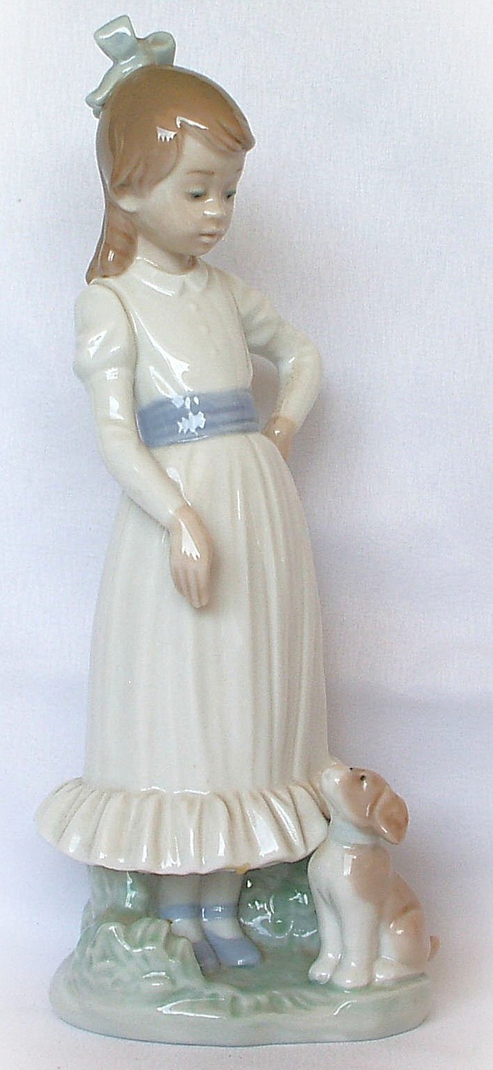 Vintage Lladro Nao Daisa Girl w/Puppy 'My Dog Does Tricks' #379 Porcelain DAMAGE