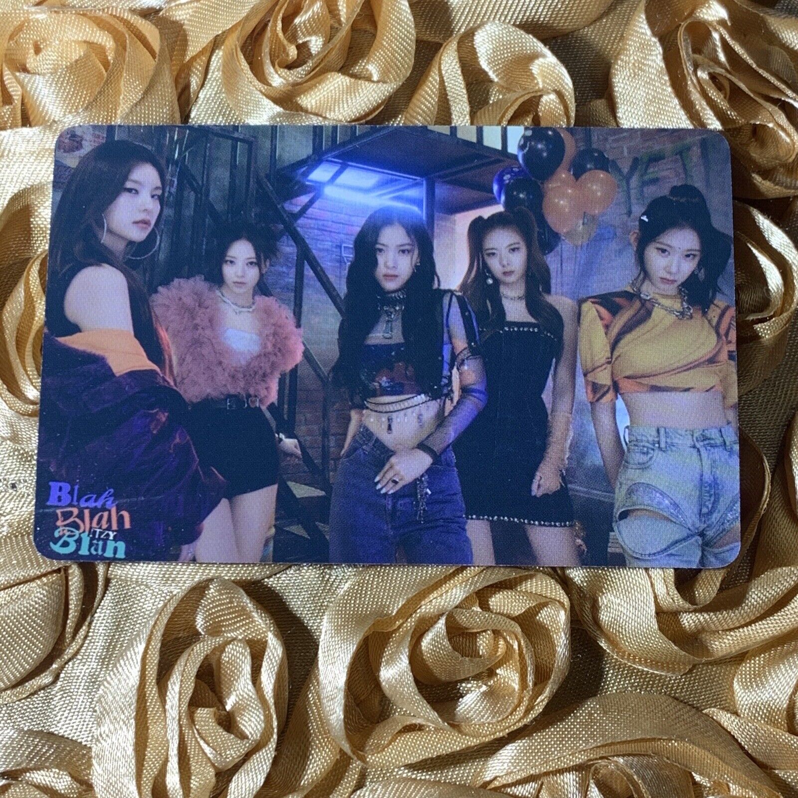 ITZY Purple Graffiti Edition Celeb K-pop Girl Photo Group Card Party 1