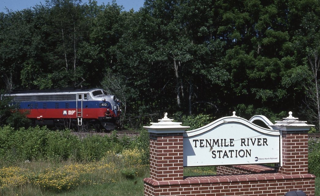 MNRR METRO NORTH Railroad Train Locomotive TENMILE RIVER NY Original Photo Slide