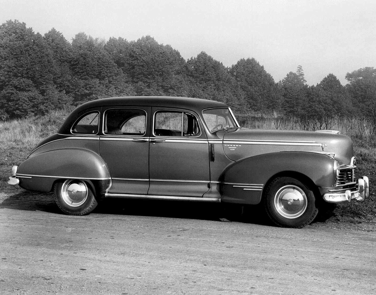 1946 HUDSON COMMODORE Eight Sedan  PHOTO  (190-K)