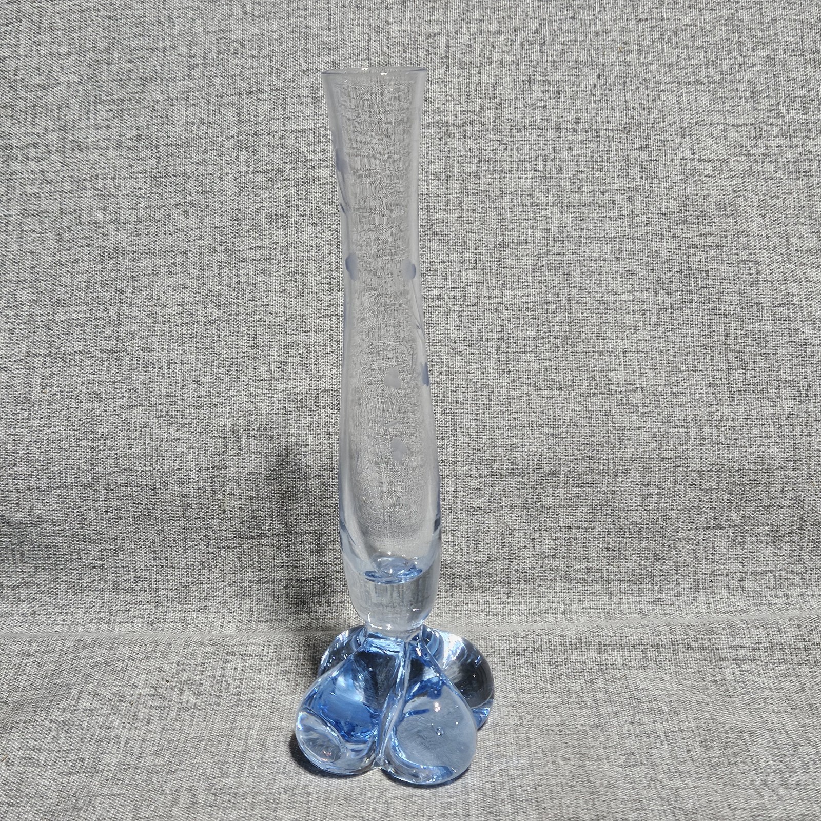 Vtge Etched Floral Light Blue Hand blown Cloverleaf Base Delicate Small Bud Vase