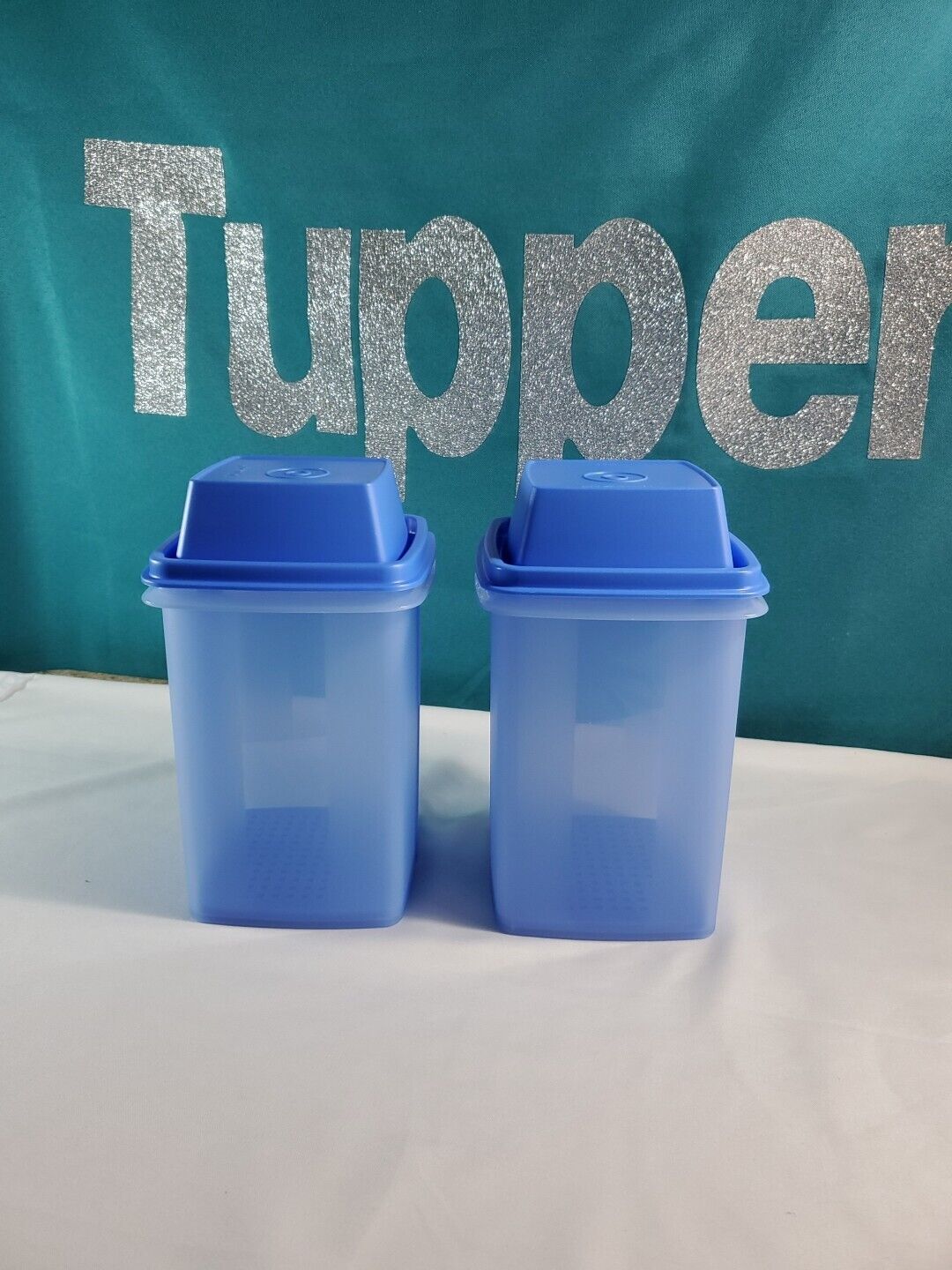 Tupperware Small Pick A Deli Pickle Pepper Keeper 4.50 Cup Blue Set of 2