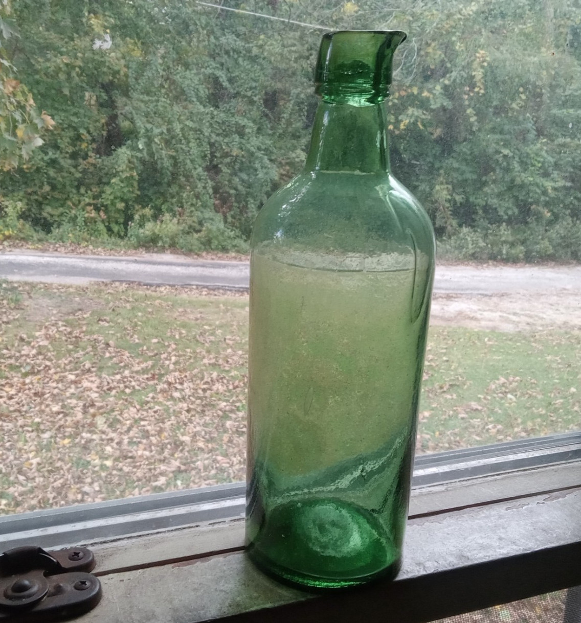 1870s PRETTY GREEN 3 PC MOLD BLOWN MASTER INK BOTTLE WITH APPLIED POUR SPOUT LIP