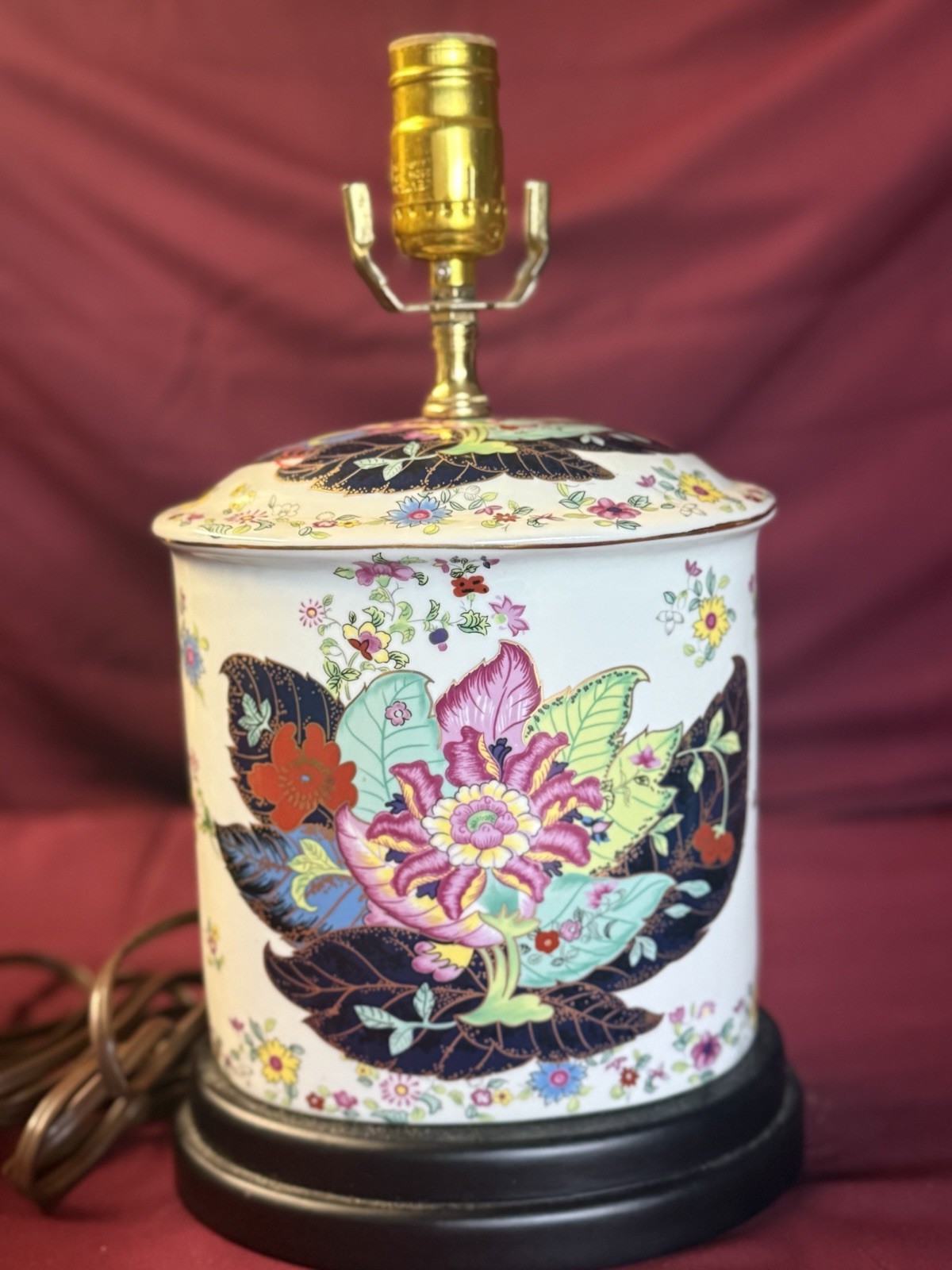 Beautiful Oval Shaped Tobacco Leaf Porcelain Table Lamp no Shade