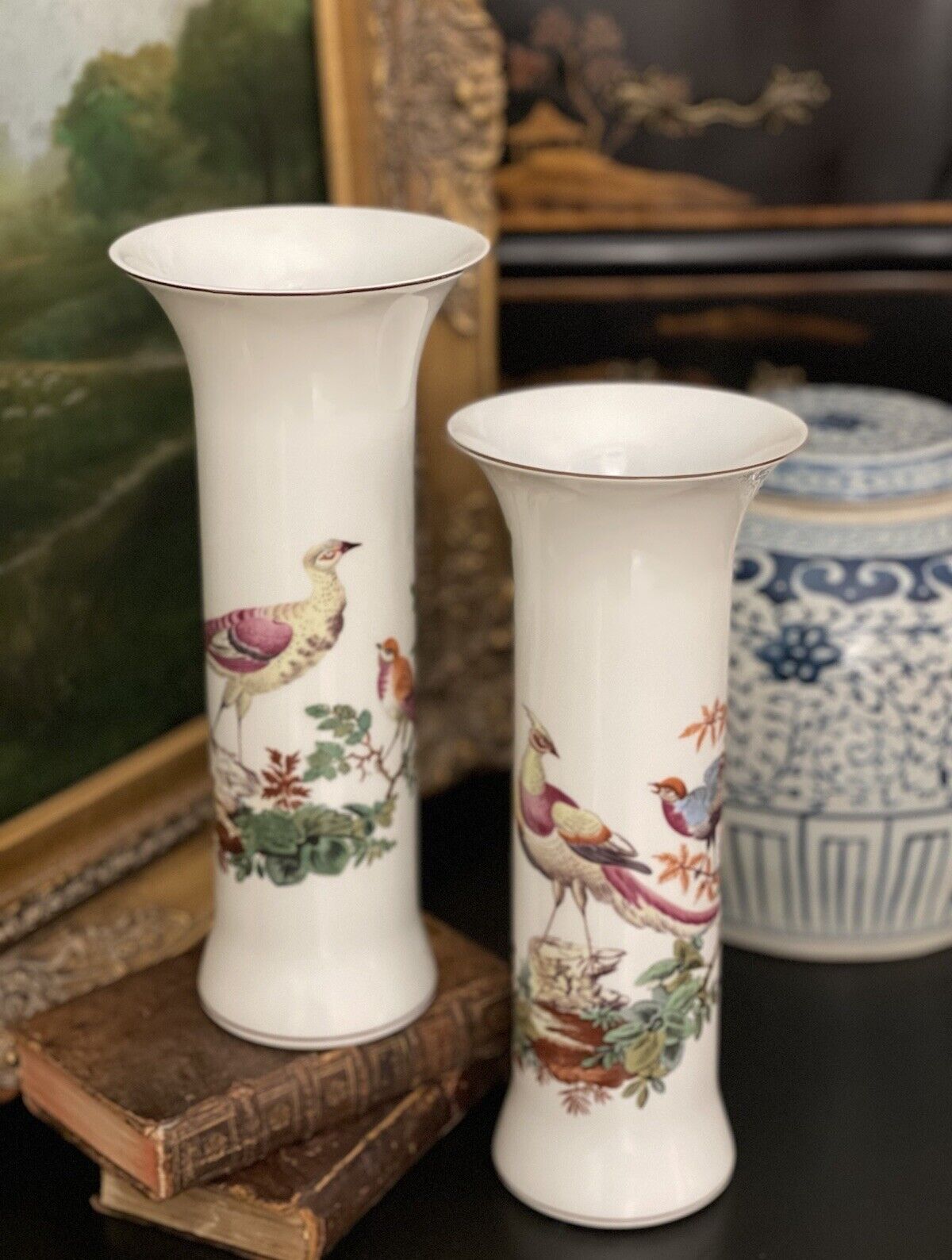 Fine Rare Pair Mottahedeh Canton Chelsea Bird Botanical Tall Trumpet Vase 11.25”