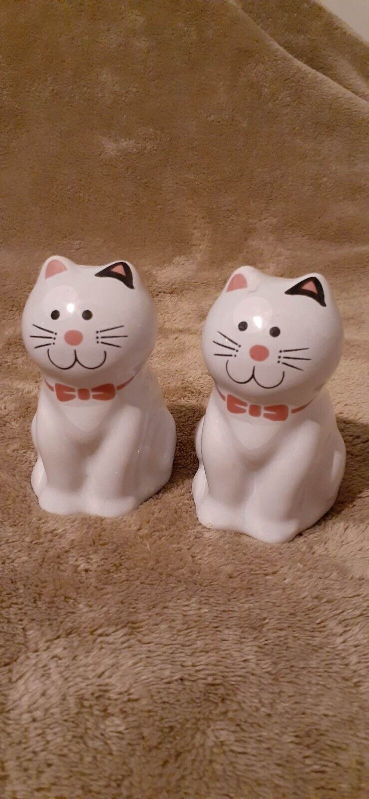 Vintage Adorable Kitty Cat Salt & Pepper Shakers