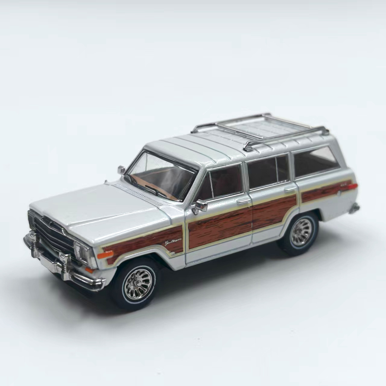 Vintage 1:64 White Jeep Wagoner Alloy Diecast Model Car, 4x4 SUV, Collectible