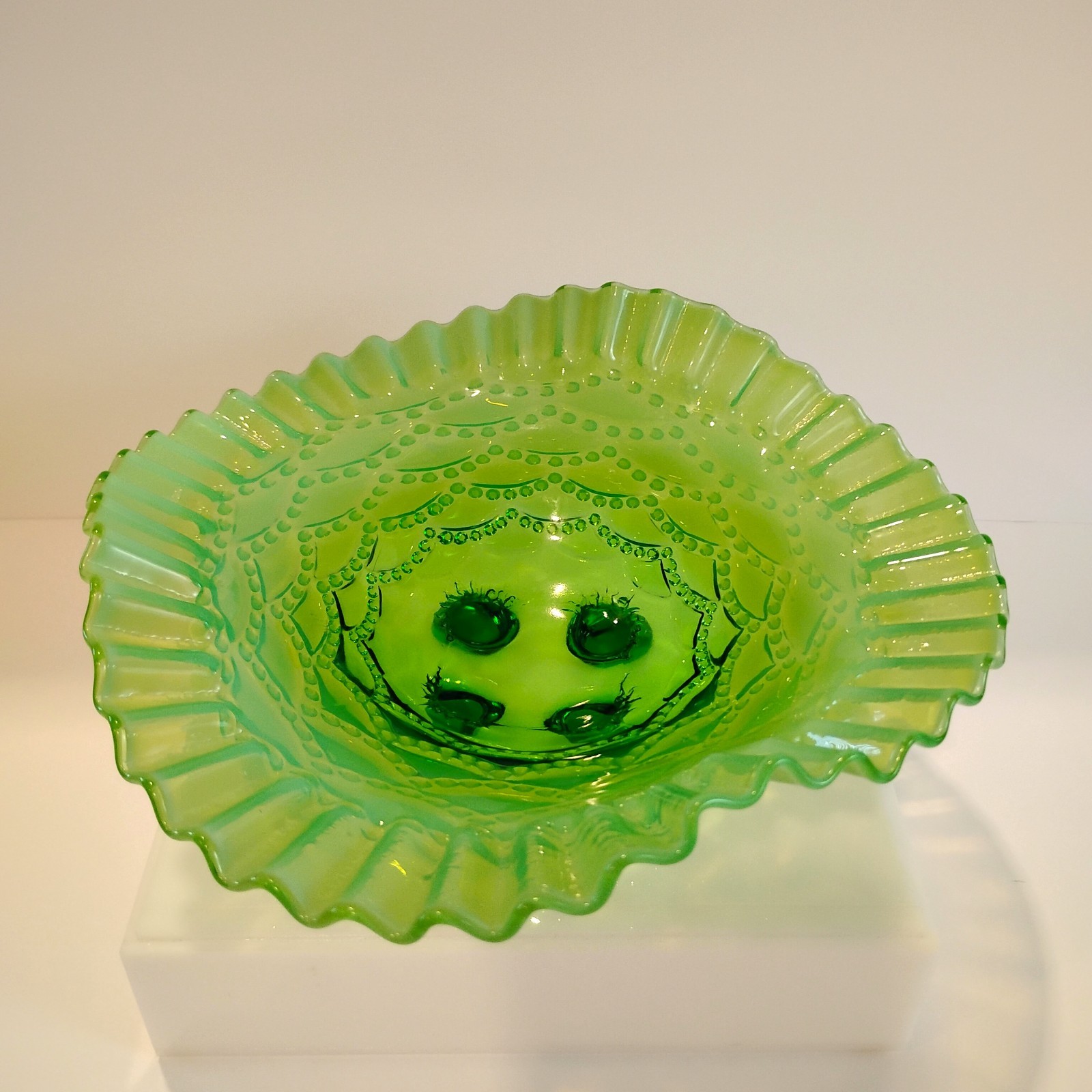 Antique Jefferson or Northwood Green Opalescent Glass Ruffled 8\