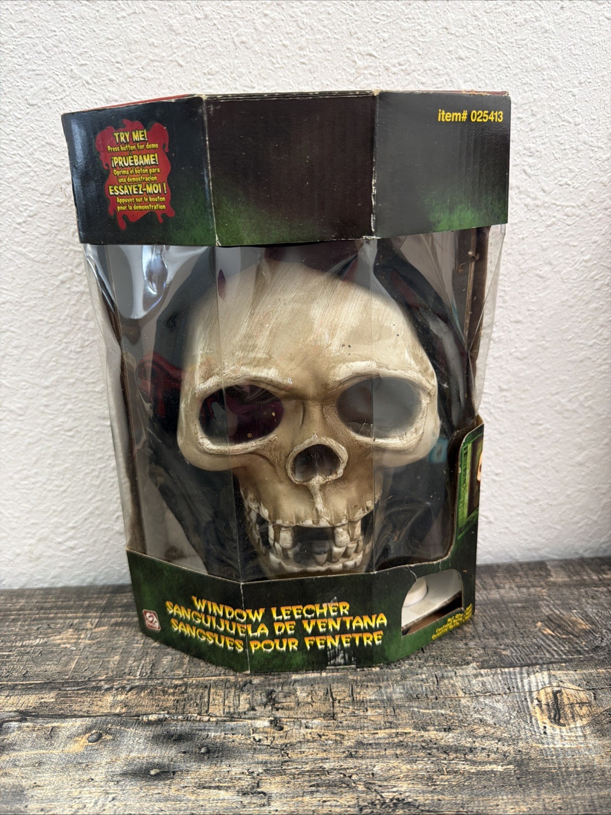 2008 GEMMY SKULL WINDOW LEECHER LIGHT UP Sealed NIB *Try Me Button Not Working*