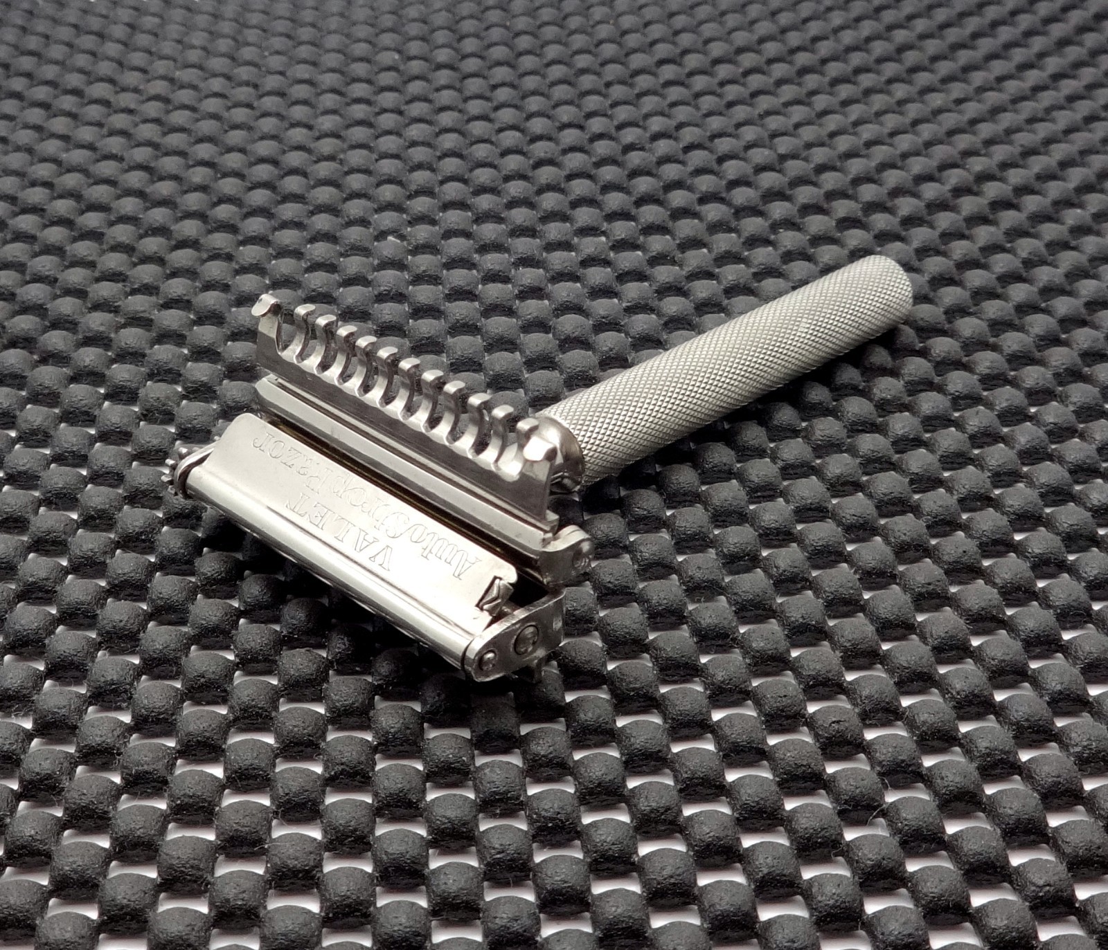 Vintage VALET VC1  Single Edge Safety Razor Open Comb Nice  & Clean