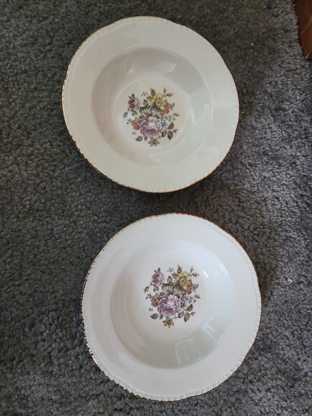 Vinrage Large Pair of 2 Matching Floral Decorative Bowls