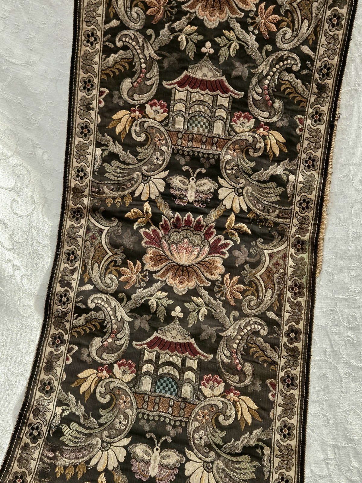 Antique Vintage Chinoiserie Brocade Tapestry Table Runner Antique Vintage Chinoiserie Brocade Tapestry Table Runner