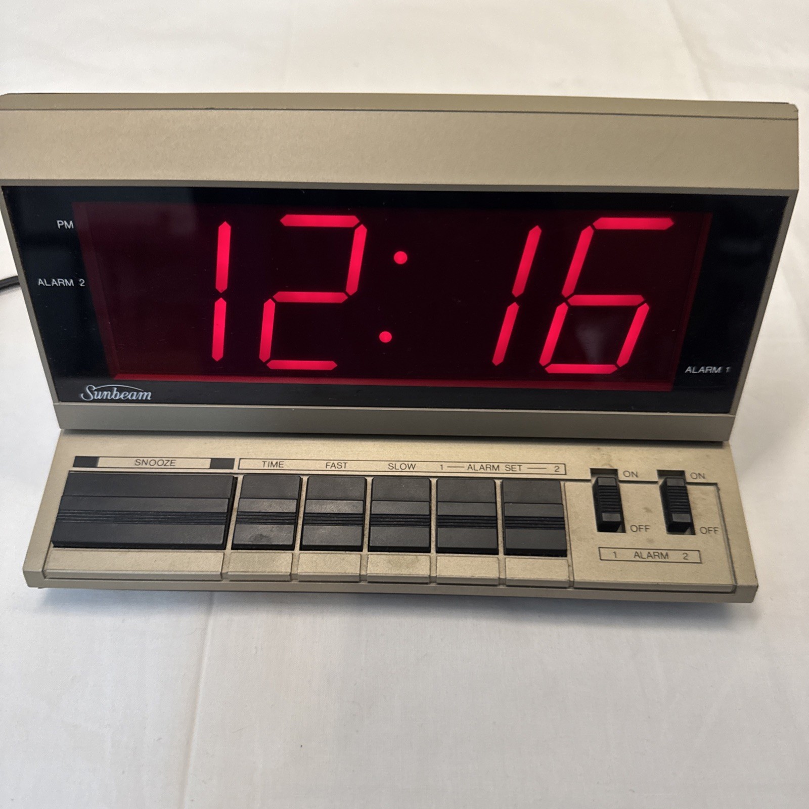Sunbeam Electric Digital LED Dual Alarm Clock with Snooze #887-36 Model WE38 Sunbeam Electric Digital LED Dual Alarm Clock with Snooze #887-36 Model WE38