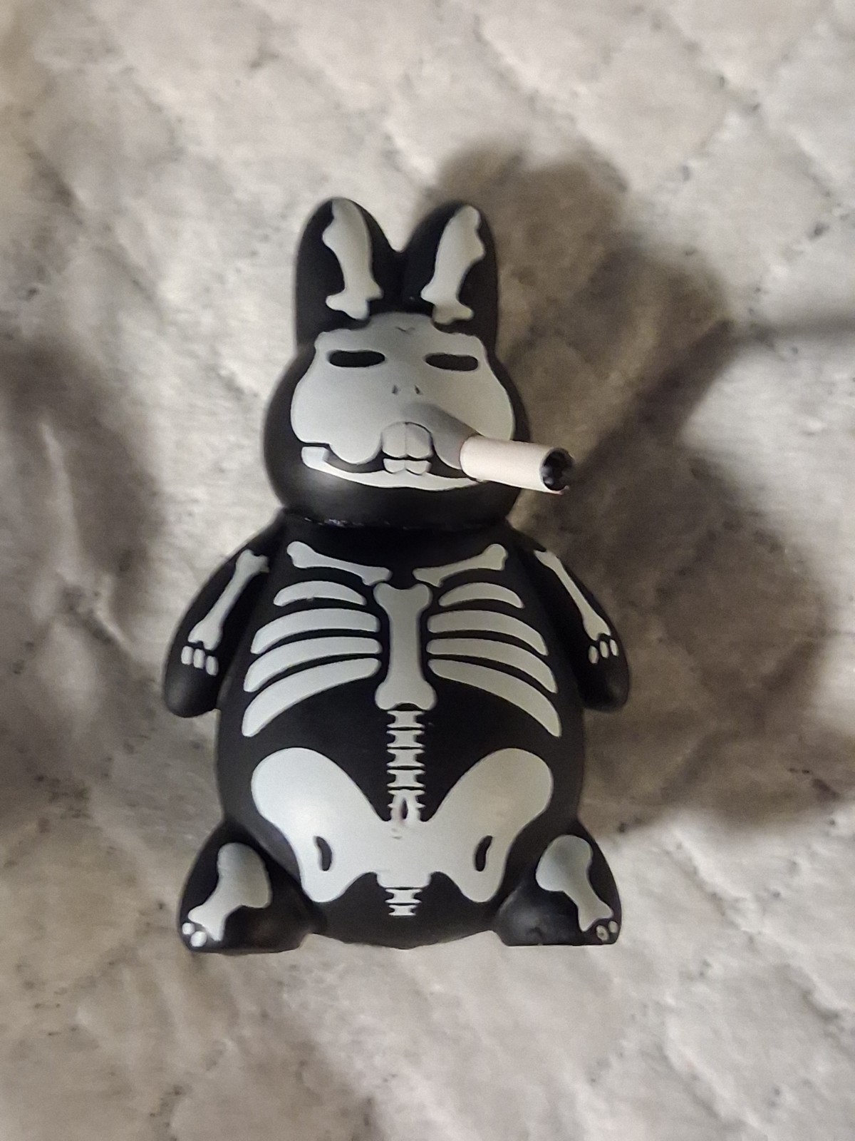 Bones (Kozik x Kidrobot) Mini Smorkin’ Labbit Now with fried chicken ?/?? Chase