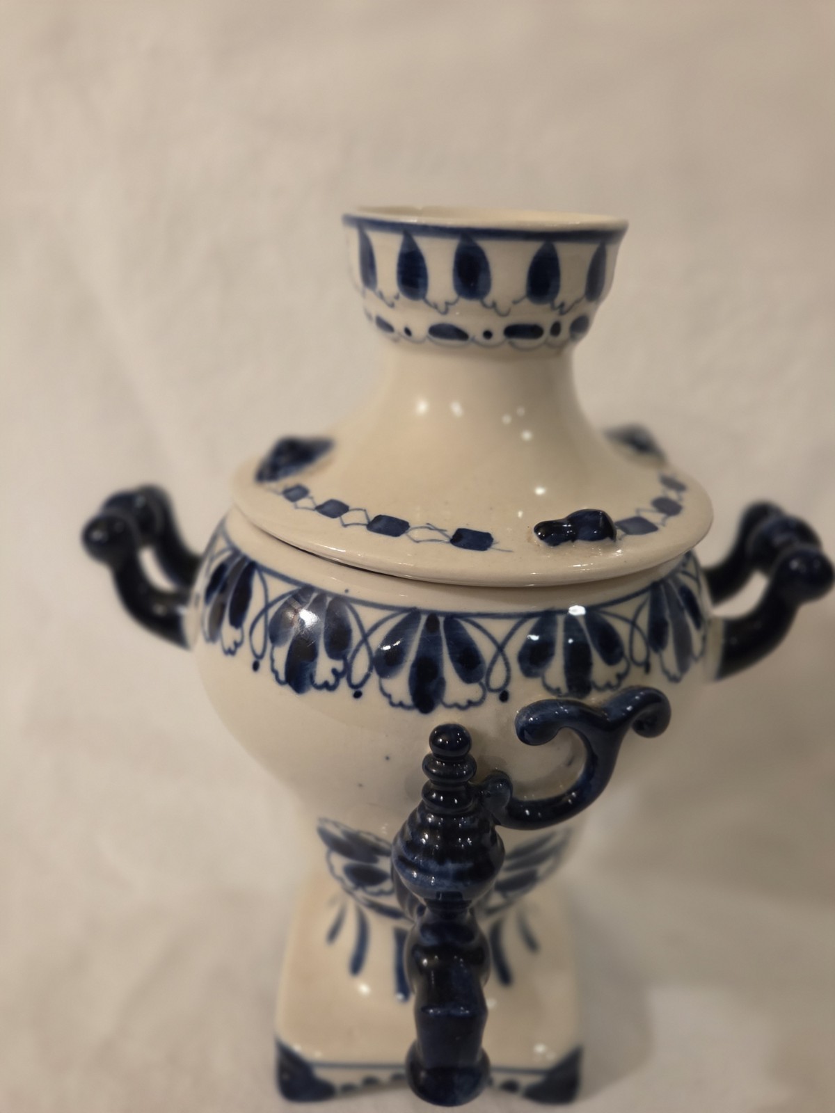 Russian Gzhel Porcelain Samovar Blue White Hand Painted Tea Urn Figurine