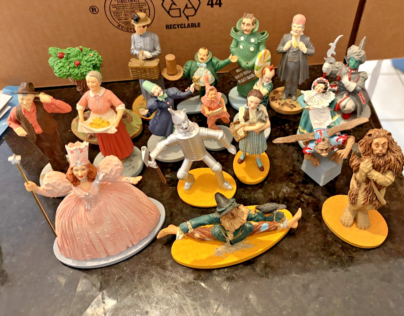Franklin Mint Wizard of Oz 18 Figurines 1988 Portrait Sculpture Lot Near Complet