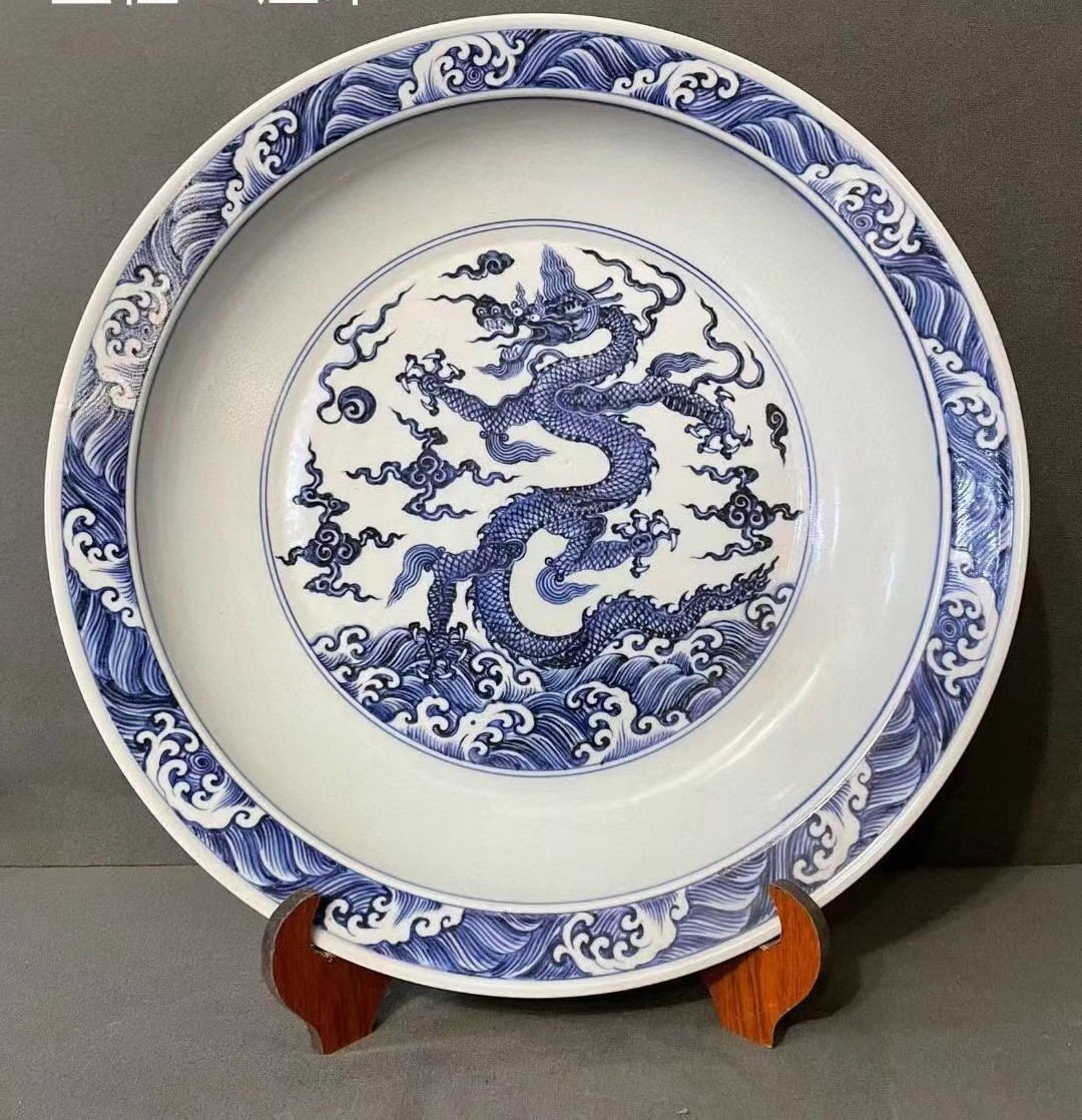 A Blue & White Charger. \'xuanDe\' mark