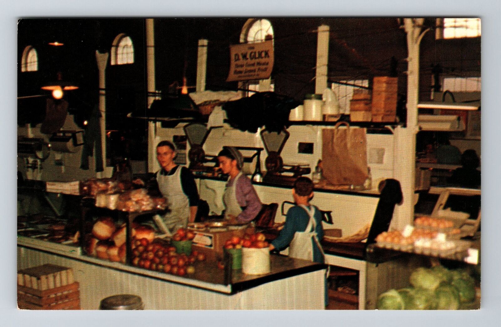 PA-Pennsylvania Dutch Country, Farmer\'s Market, Amish Girls Vintage Postcard