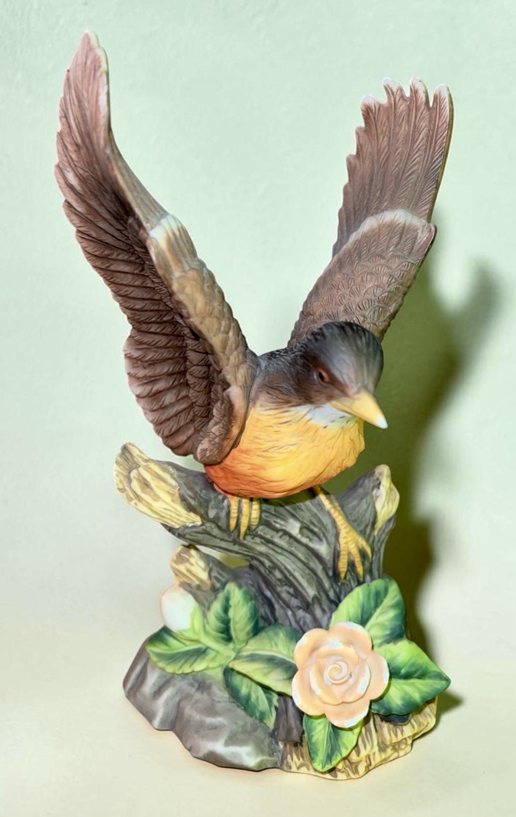 Porcelain Robin Figurine With Flower 7 5/8'' H Excellent Condition Porcelain Robin Figurine With Flower 7 5/8'' H Excellent Condition